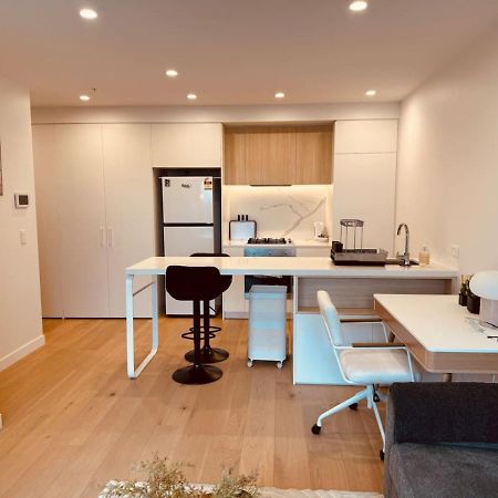 Cozy 1-Bed Flat With City Views Box Hill Exterior photo