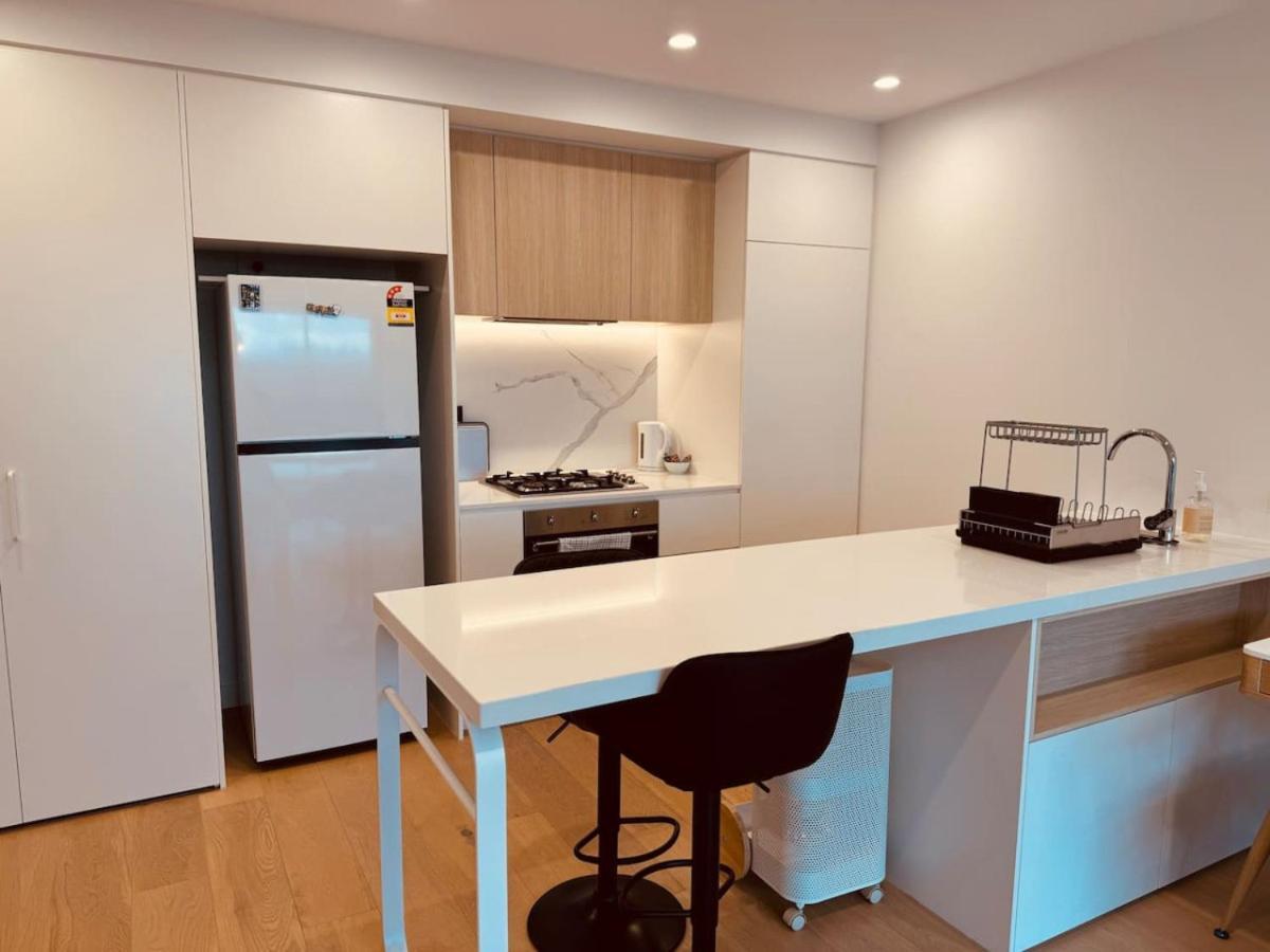 Cozy 1-Bed Flat With City Views Box Hill Exterior photo