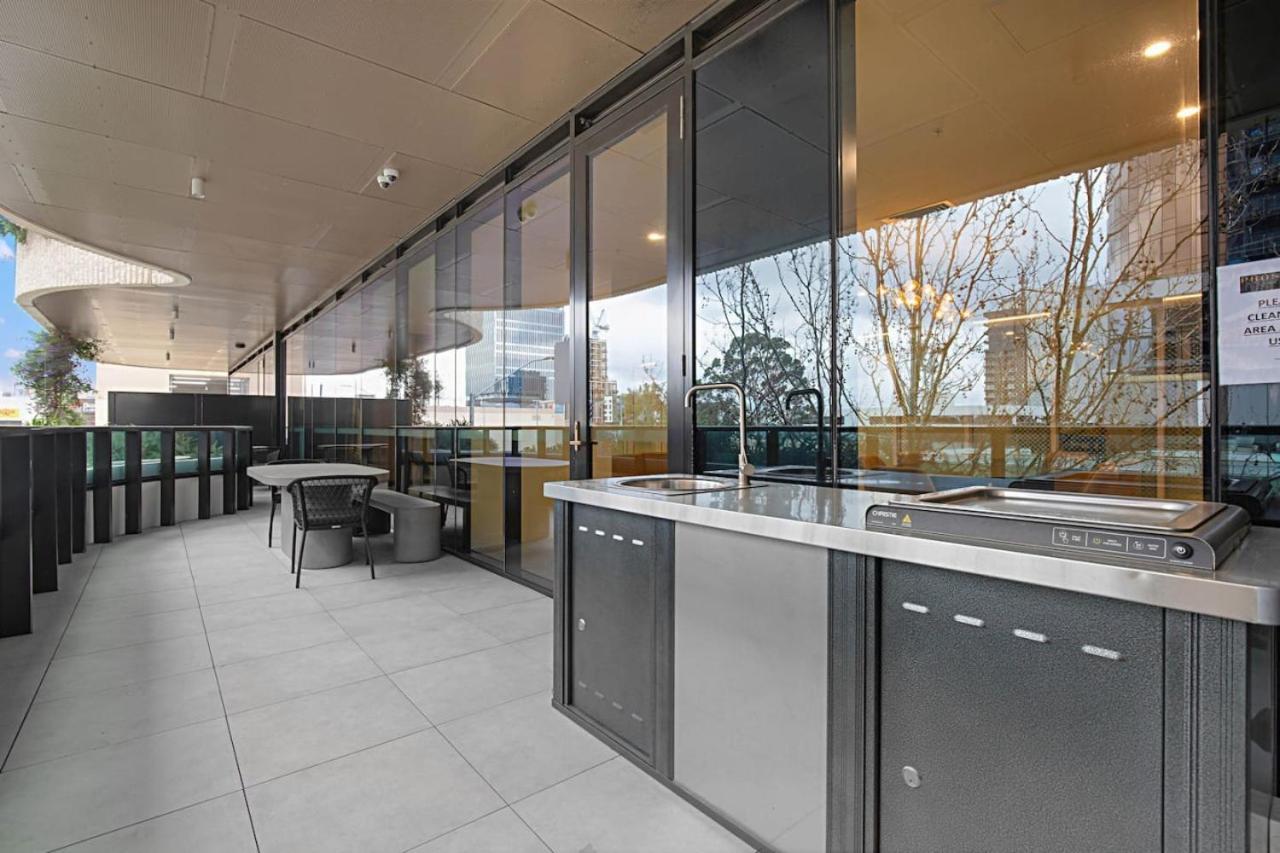 Cozy 1-Bed Flat With City Views Box Hill Exterior photo